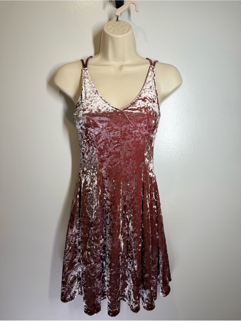 American Eagle Outfitters Crushed Velvet V-Neck Mini Dress - Rose